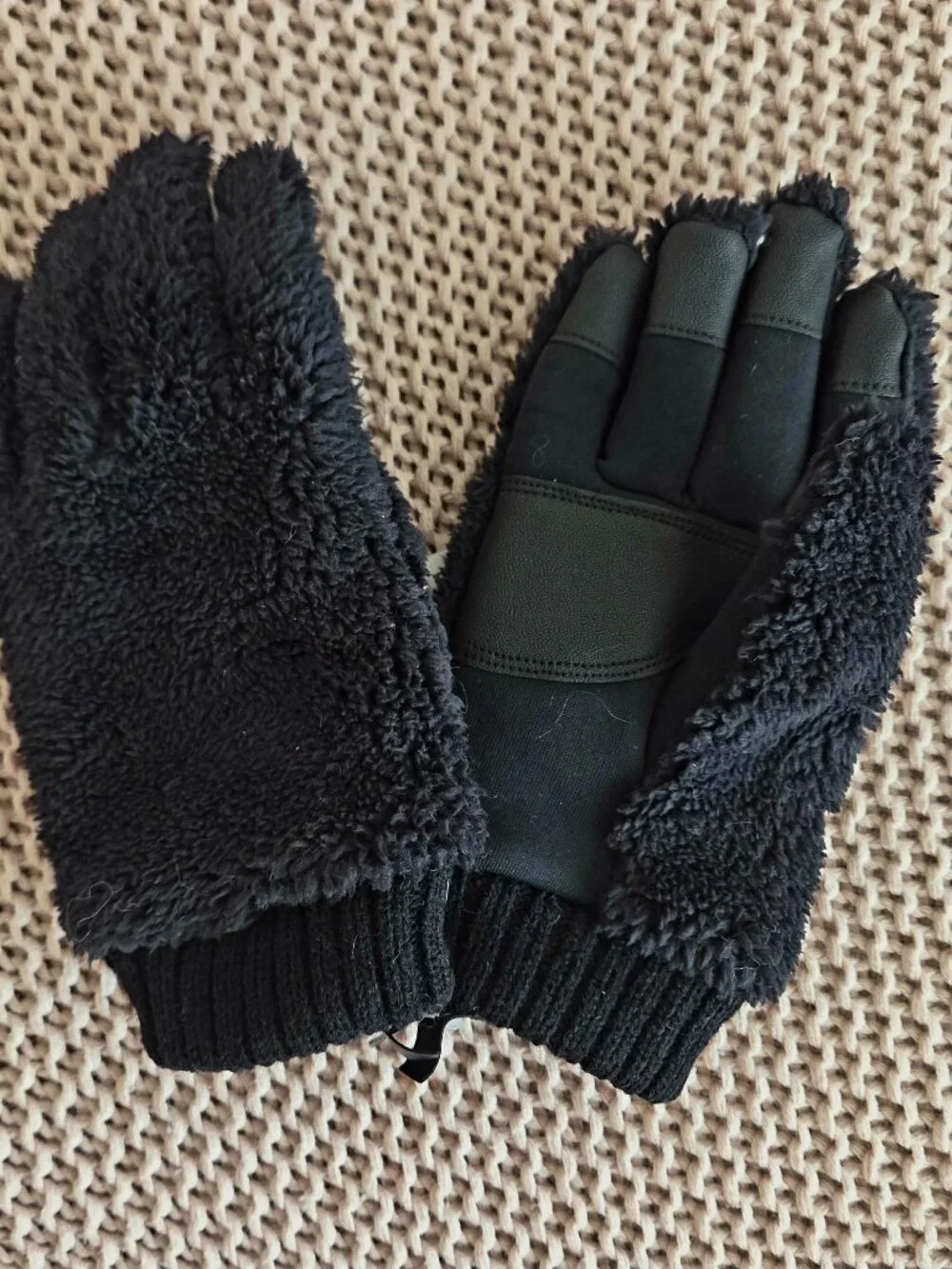 Uniqlo Heattech Kids Faux fur gloves Sz S